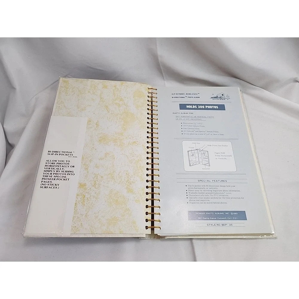 Vintage 1983 Pioneer Japan 300 Photo Album White Gold Marble Leatherette‎ BDP-35